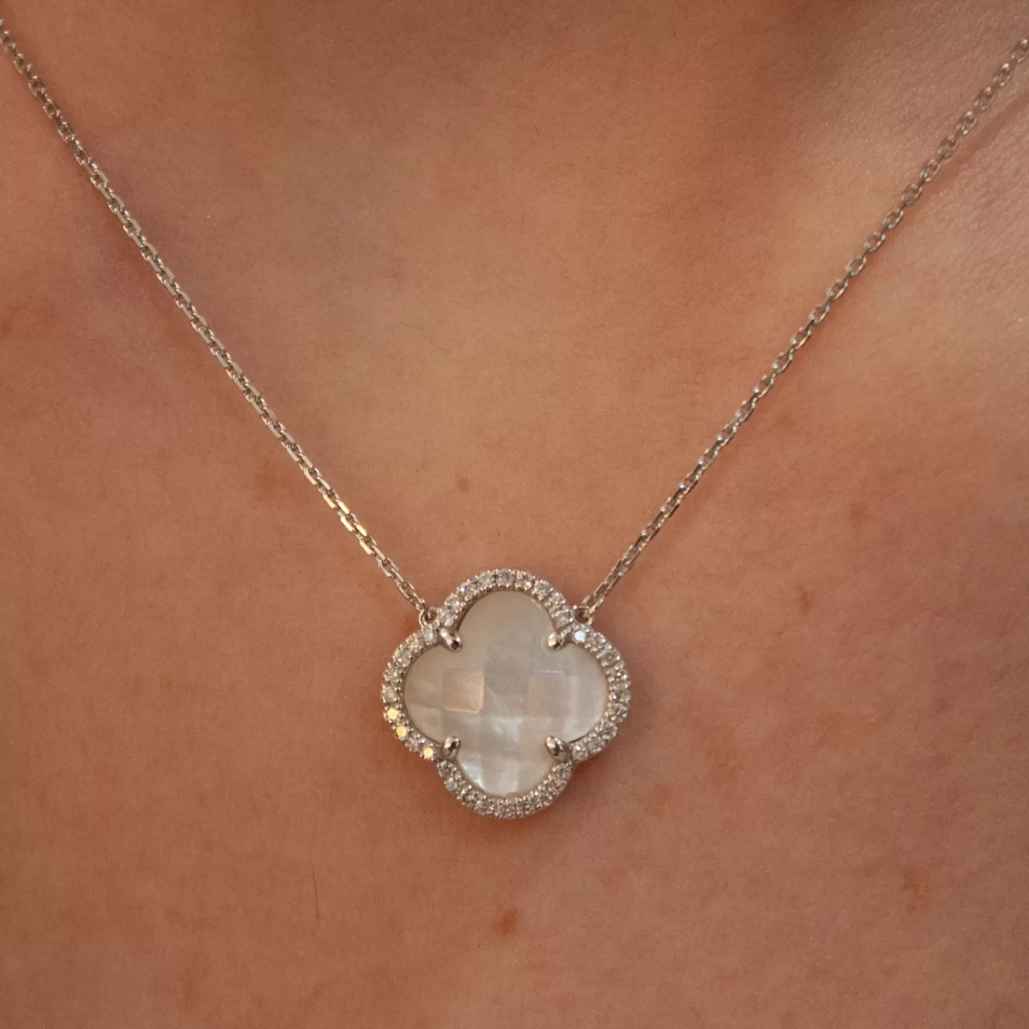 The Alkemistry Morganne Bello 18Ct White Gold And Diamond Victoria Clover Mother Of Pearl Necklace Hot