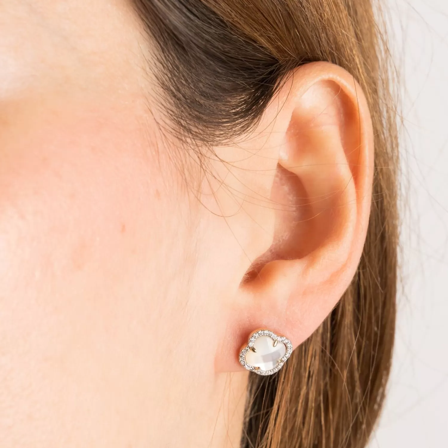 The Alkemistry Morganne Bello 18Ct Yellow Gold Victoria Clover Mother Of Pearl And Diamond Studs (Pair) Store