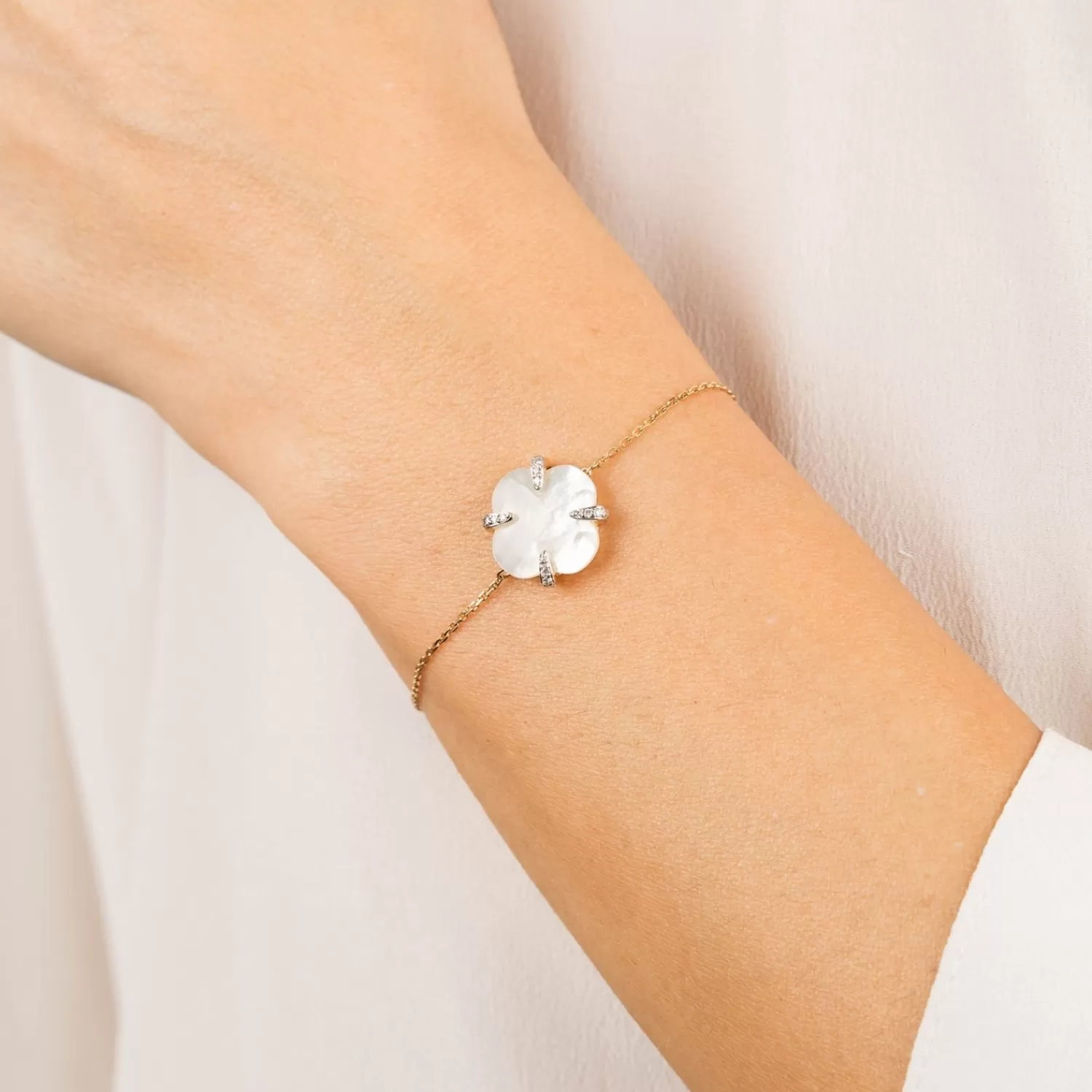 The Alkemistry Morganne Bello 18Cy Yellow Gold Victoria Mother Of Pearl Claw Diamond Bracelet Hot