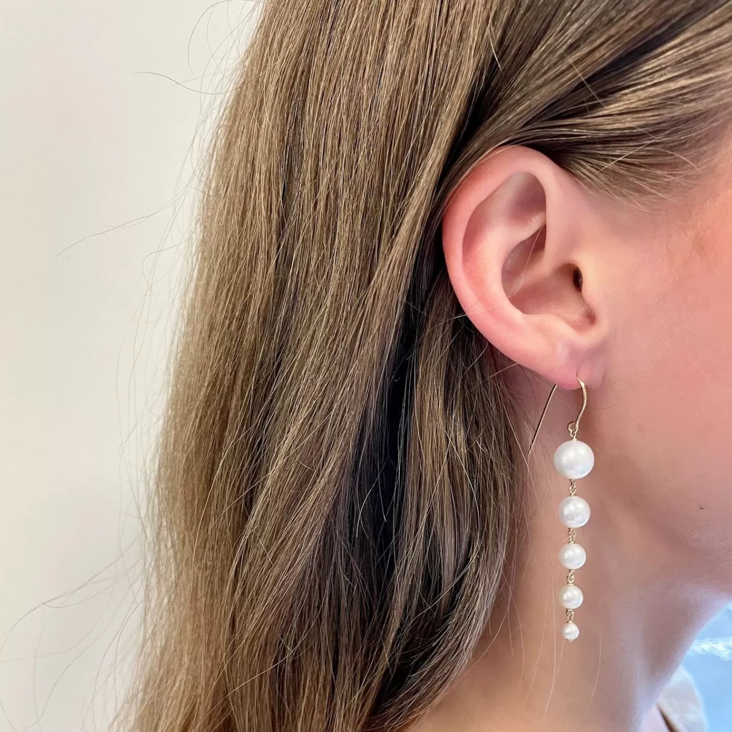 The Alkemistry Poppy Finch 14Ct Yellow Gold Round Gradual Pearl Dangle Earrings (Pair) Shop
