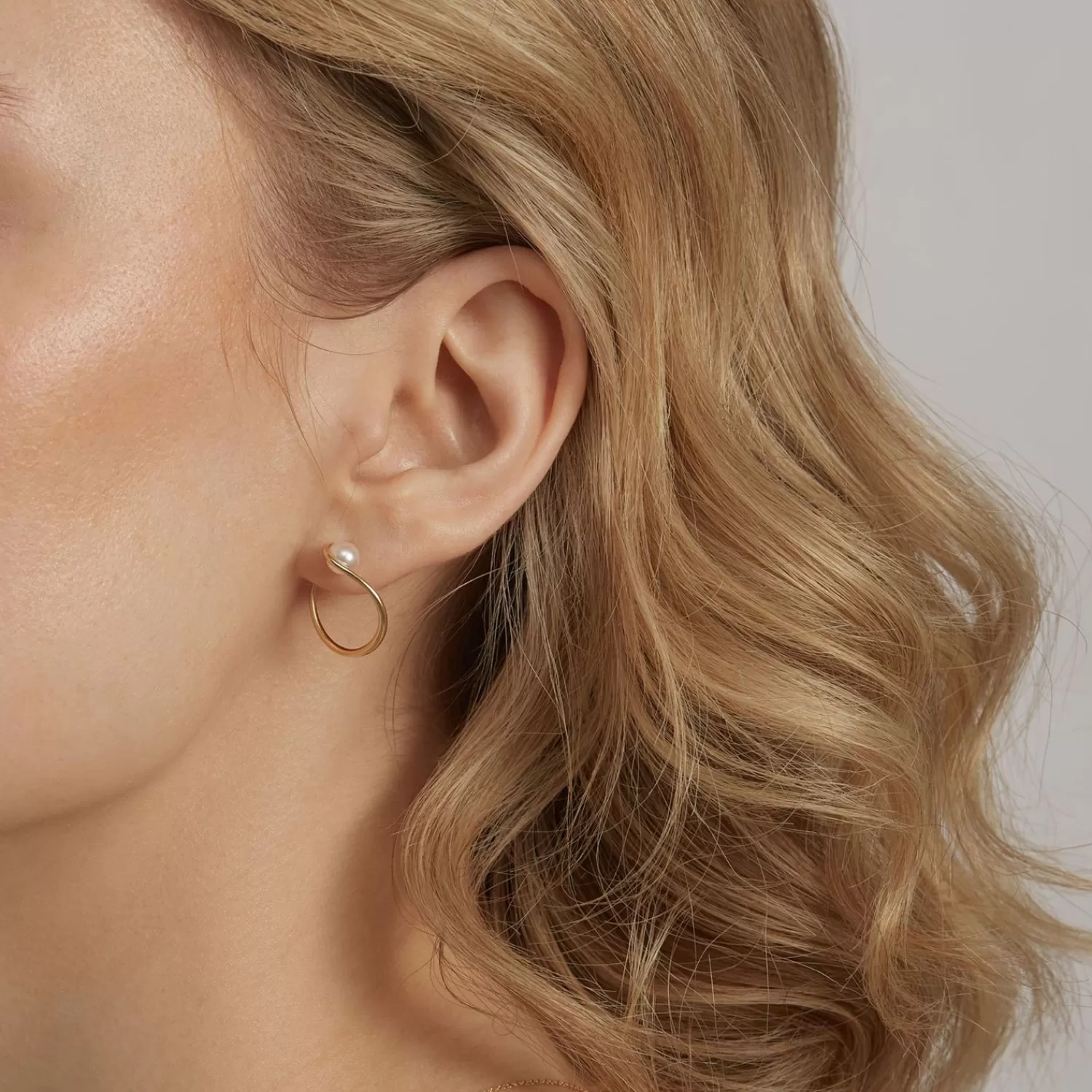 The Alkemistry Ruifier 18Ct Yellow Gold Morning Dew Akoya Pearl Hoop Earrings (Pair) Shop